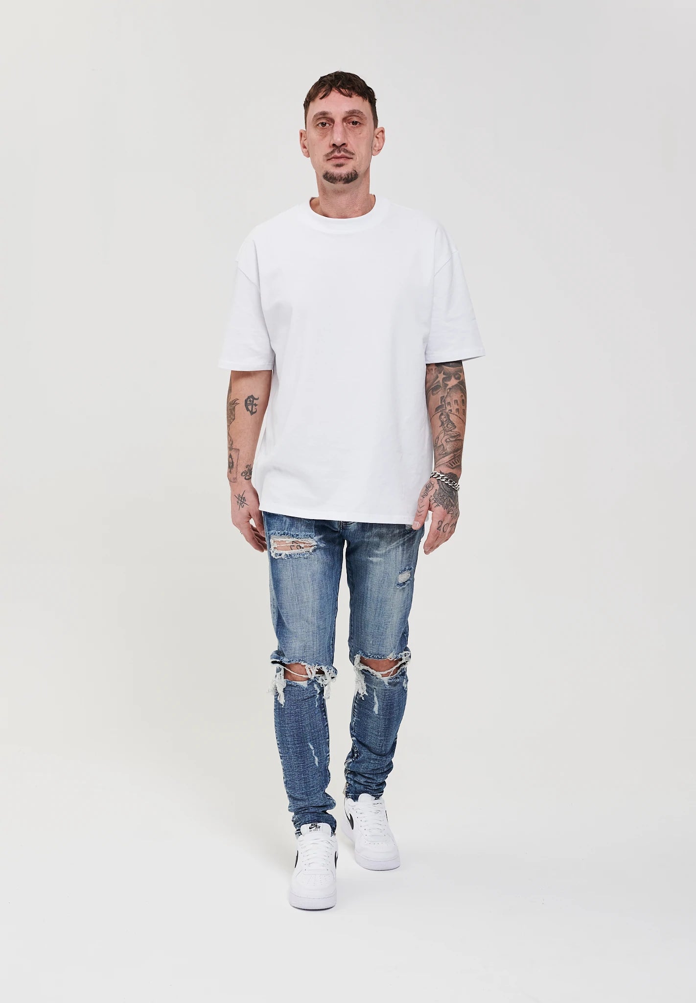 DESTROYED SKINNY FIT JEANS