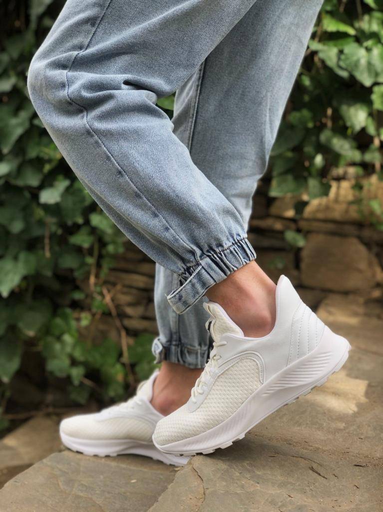 Breathable High-soled sneakers